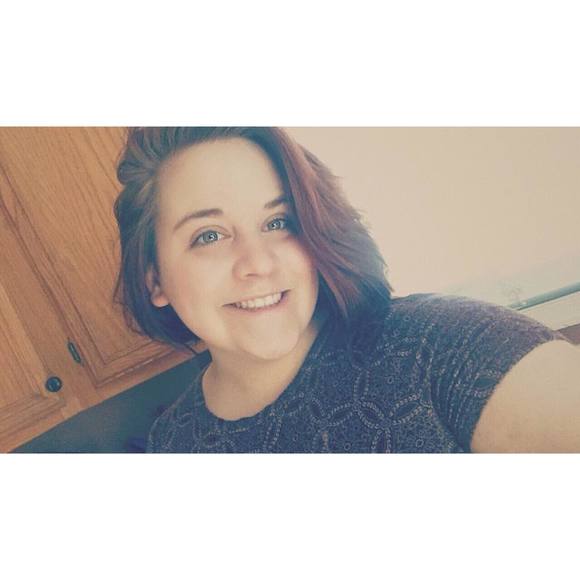 Meet your Posher, Claudia - Picture 1 of 1
